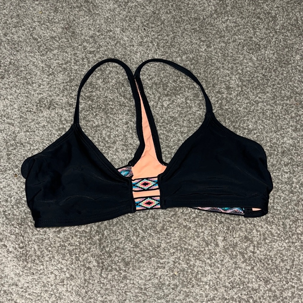 Cute swim too easy to pair with black bottoms size small